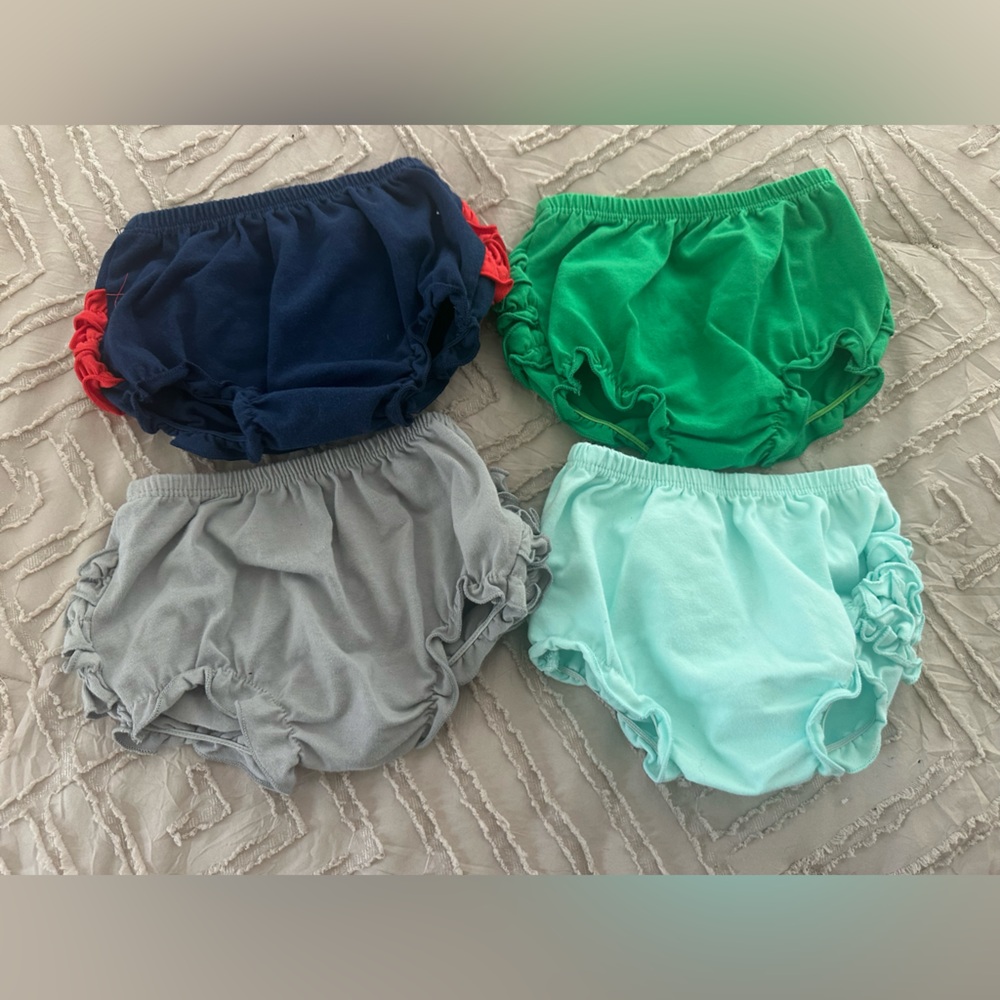 Lot of 4 ruffle buns diaper covers (bloomers)